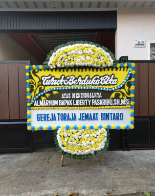 Papan Bunga Duka di Padang Guci Hilir